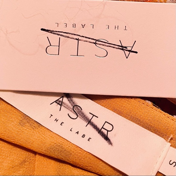 NEW ASTR The Label Ruched Sleeve Sweetheart Top Ditsy Floral mustard size small - Picture 10 of 13